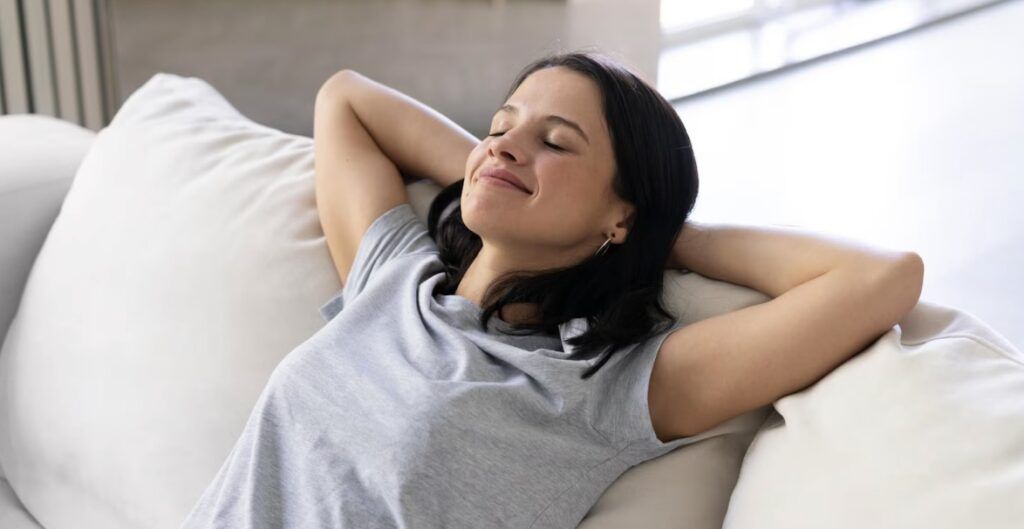 persona relajándose durante una práctica de percepción